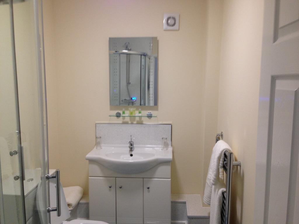 Victoria Hotel Holywell  Room photo